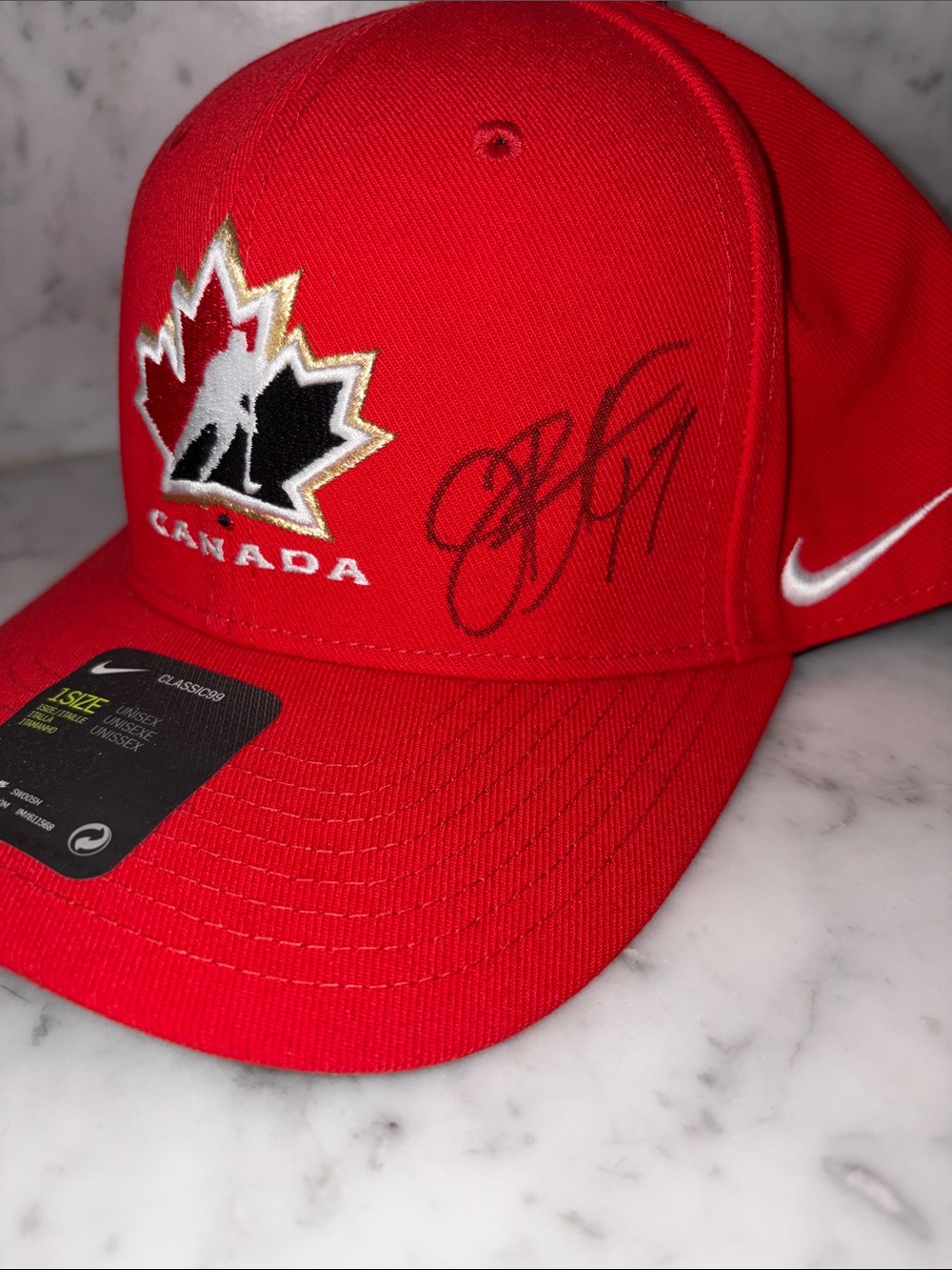 NWT Nike Canada Hockey Maple Leaf Logo Cap Autographed by Jennifer Botterill #17 - Picture 3 of 5